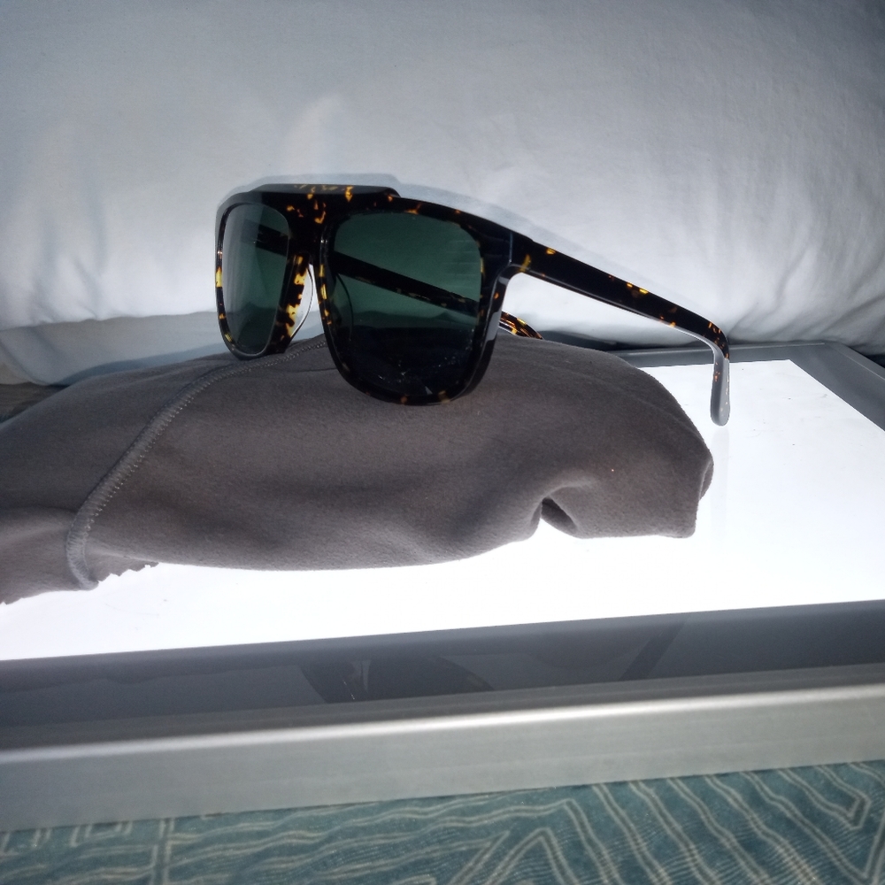 GUCCI - Picture 2 of 6